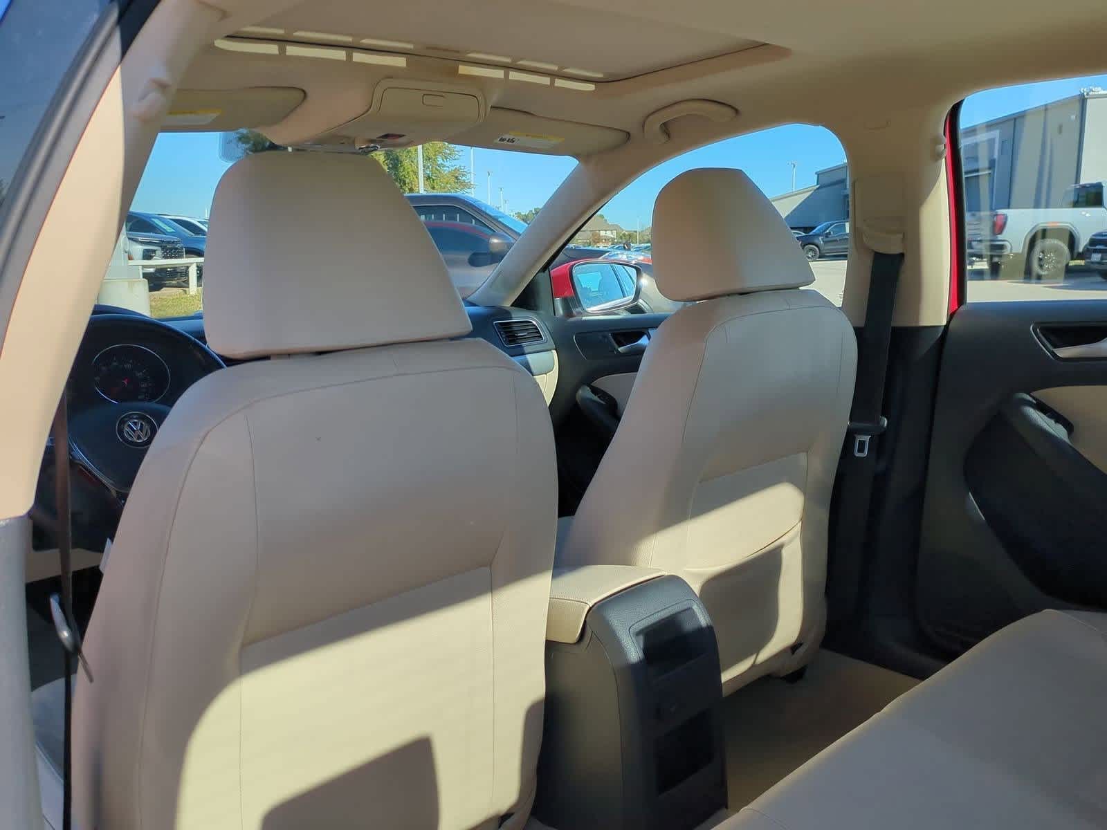 Thumbnail: 2015 Volkswagen Jetta - 16