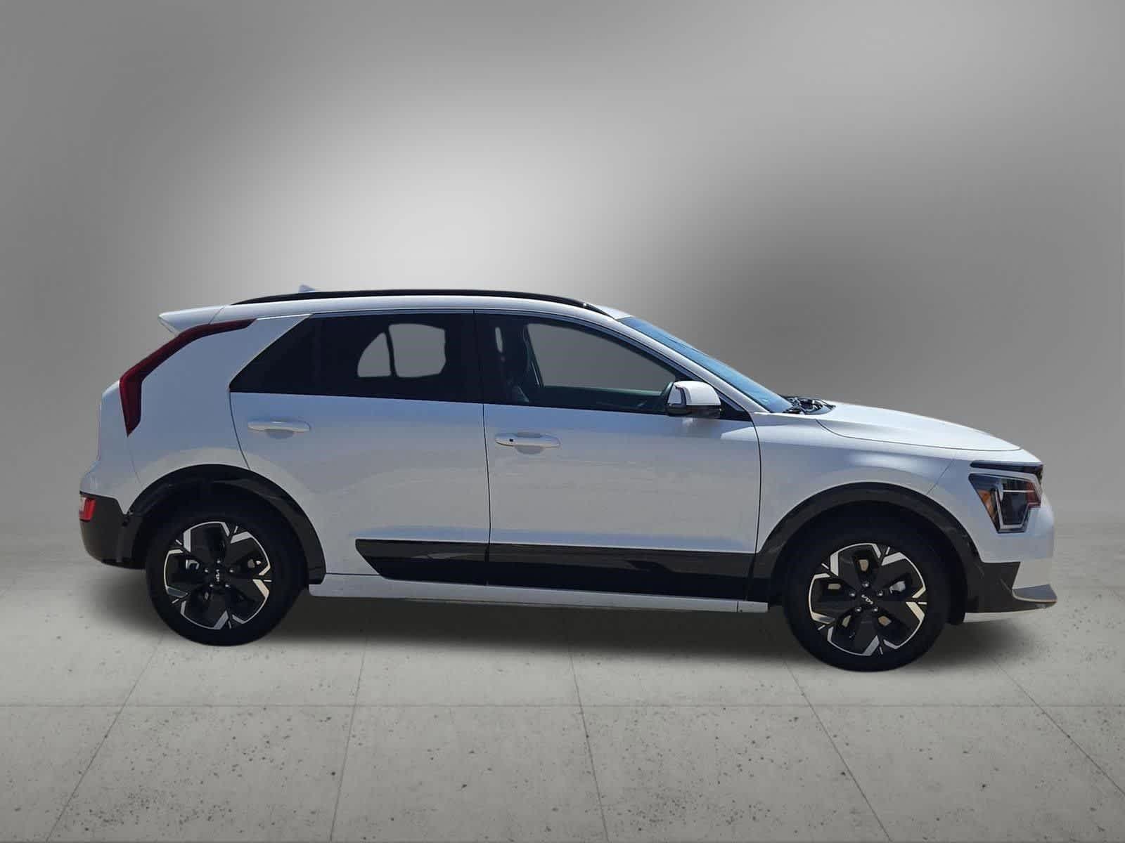 Thumbnail: 2024 Kia Niro - 7