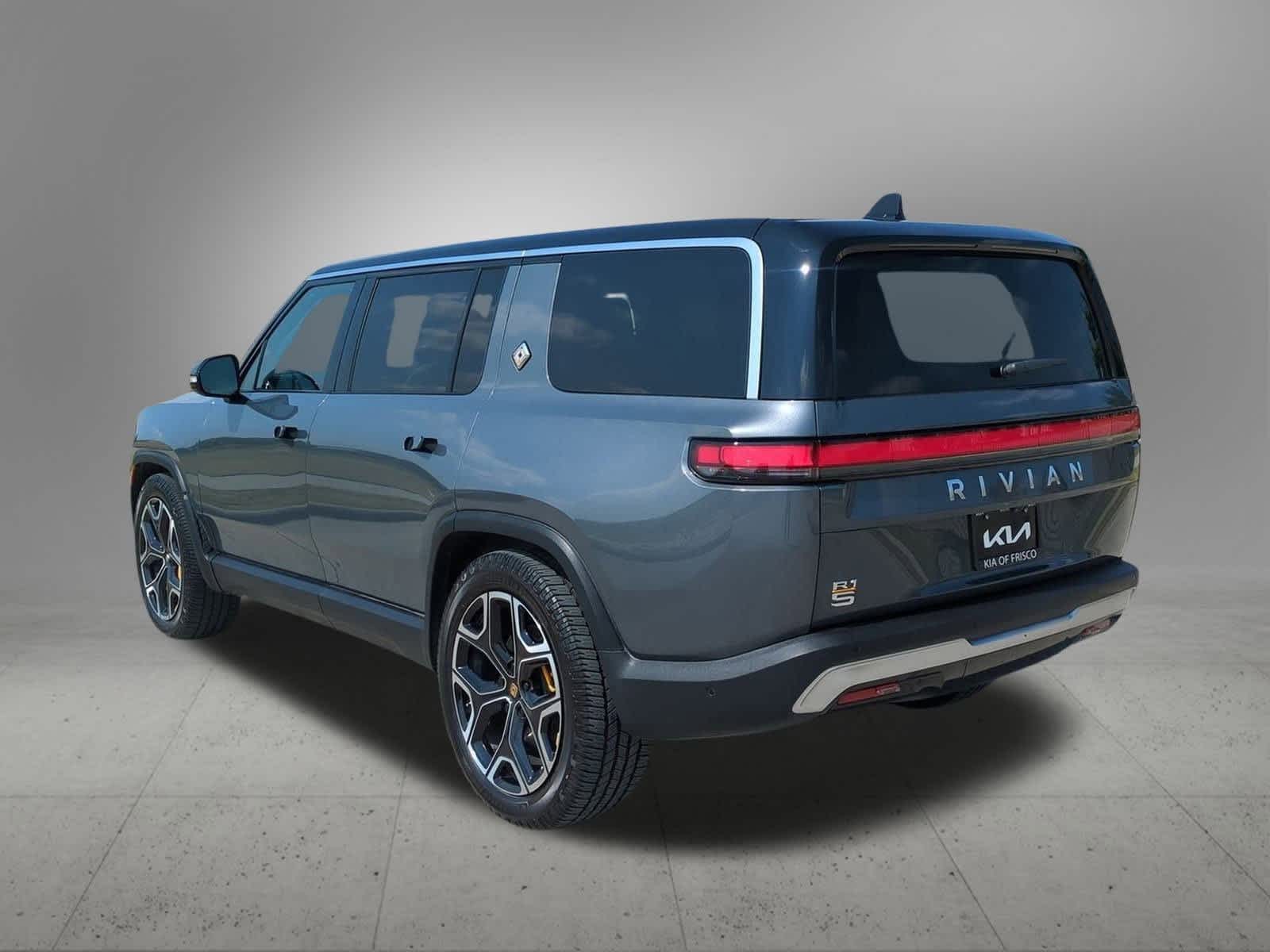 Thumbnail: 2023 Rivian R1S - 4