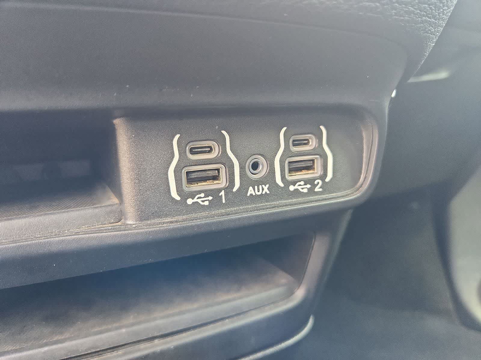 Thumbnail: 2021 Chrysler Pacifica - 27