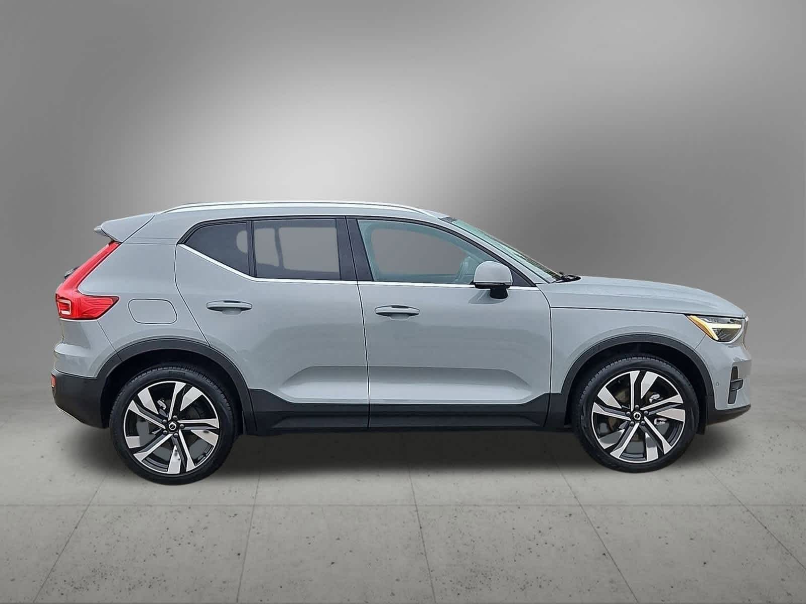 Thumbnail: 2024 Volvo XC40 - 7