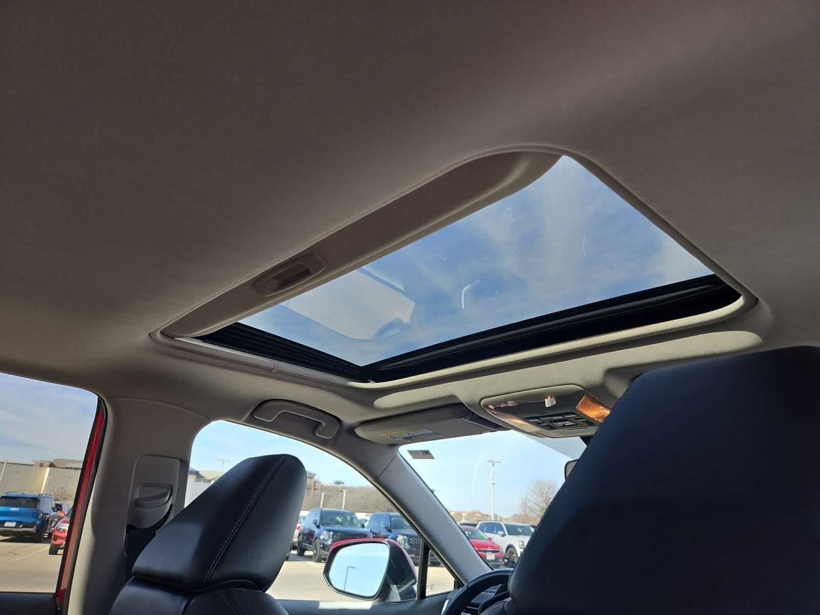 Thumbnail: 2021 Toyota RAV4 - 22