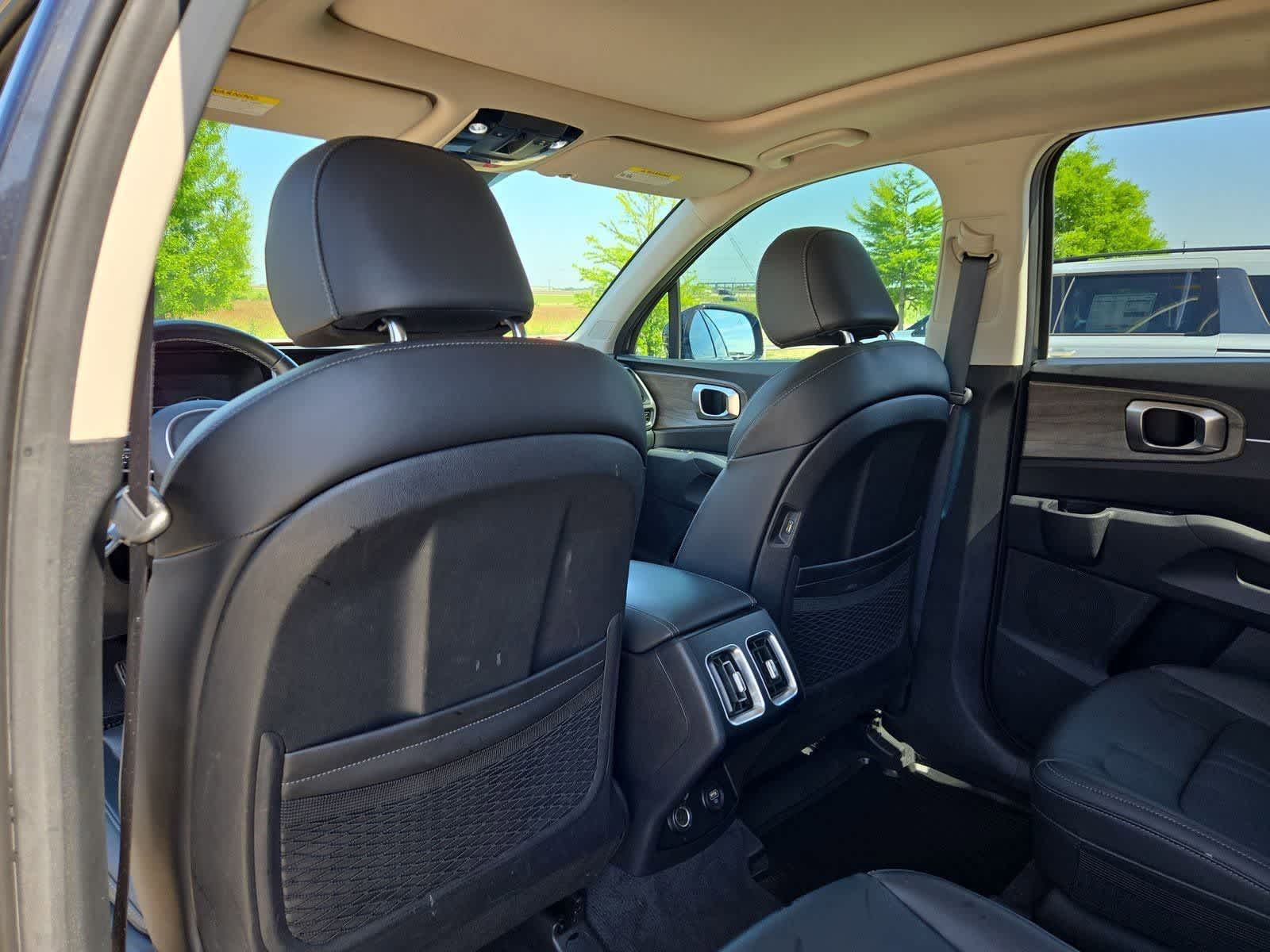 Thumbnail: 2023 Kia Sorento - 17