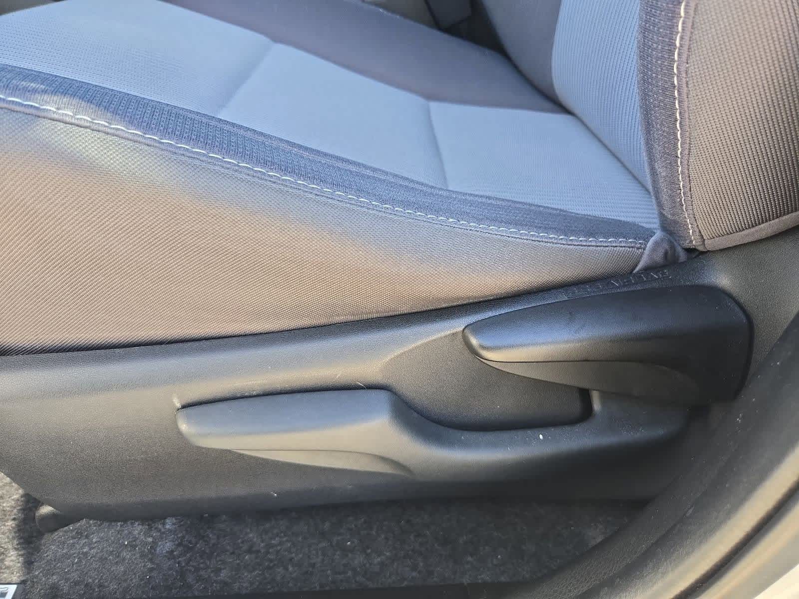 Thumbnail: 2013 Toyota RAV4 - 16