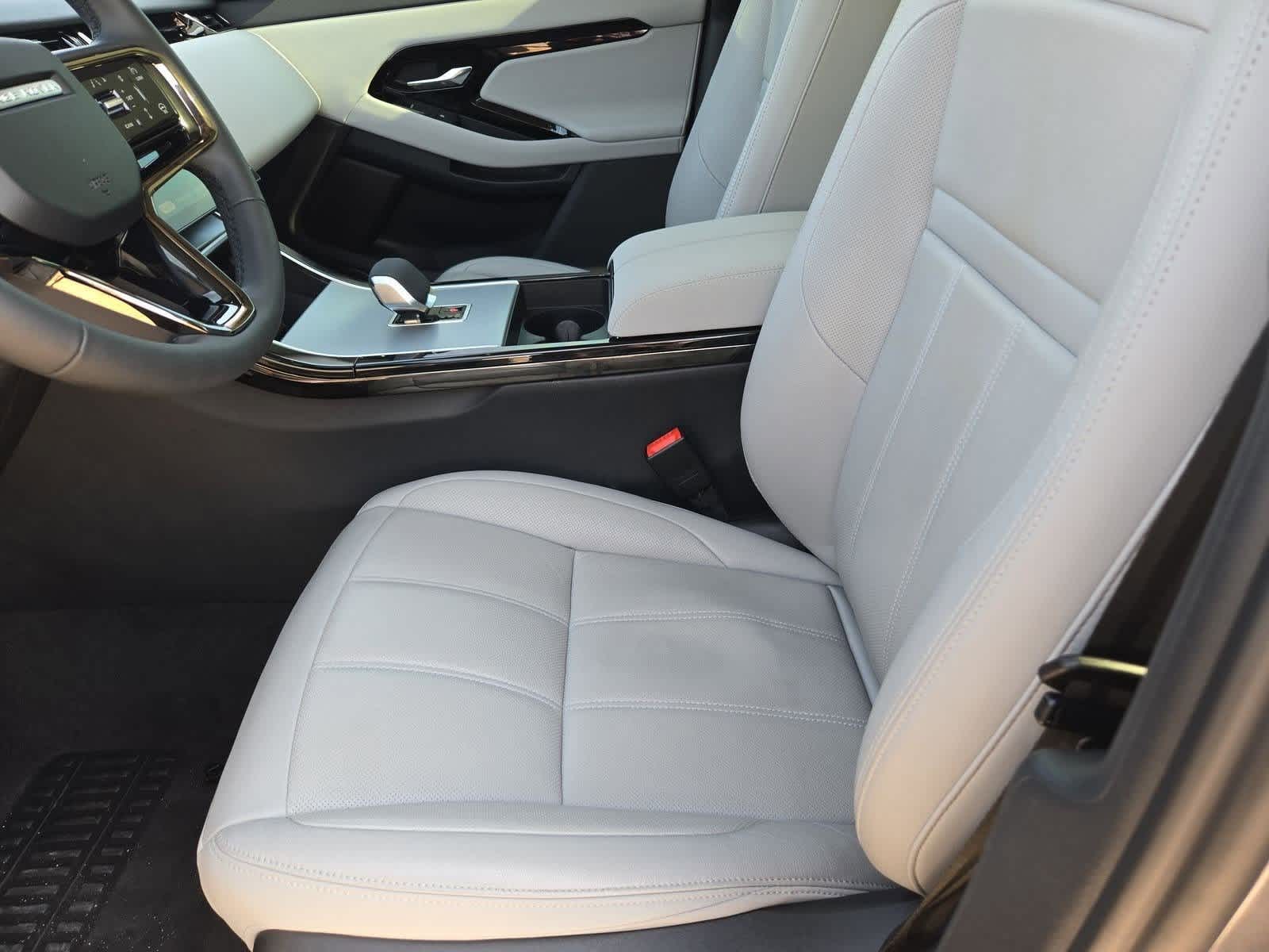 Thumbnail: 2025 Land Rover Range Rover Evoque - 15