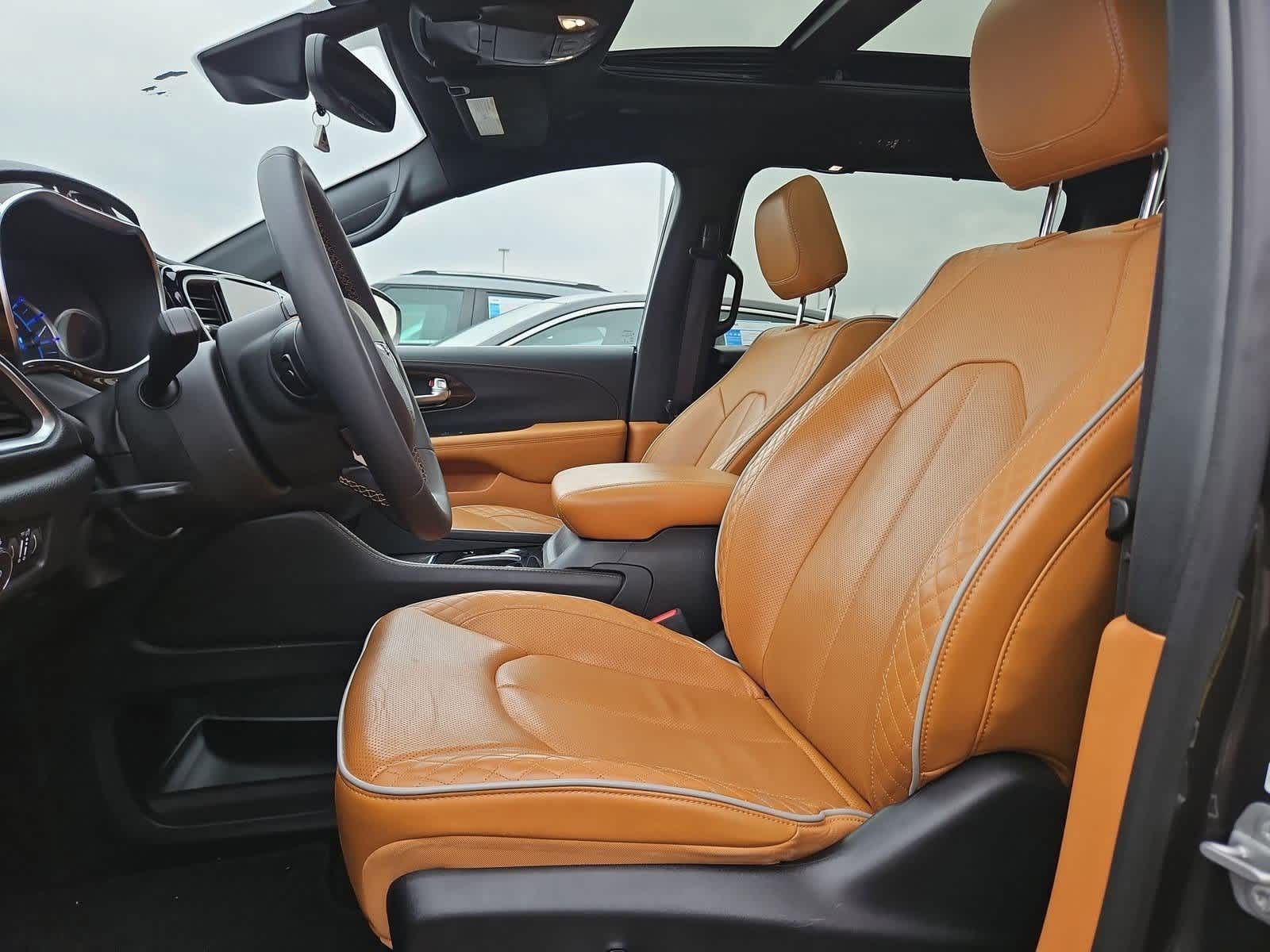 Thumbnail: 2022 Chrysler Pacifica - 15