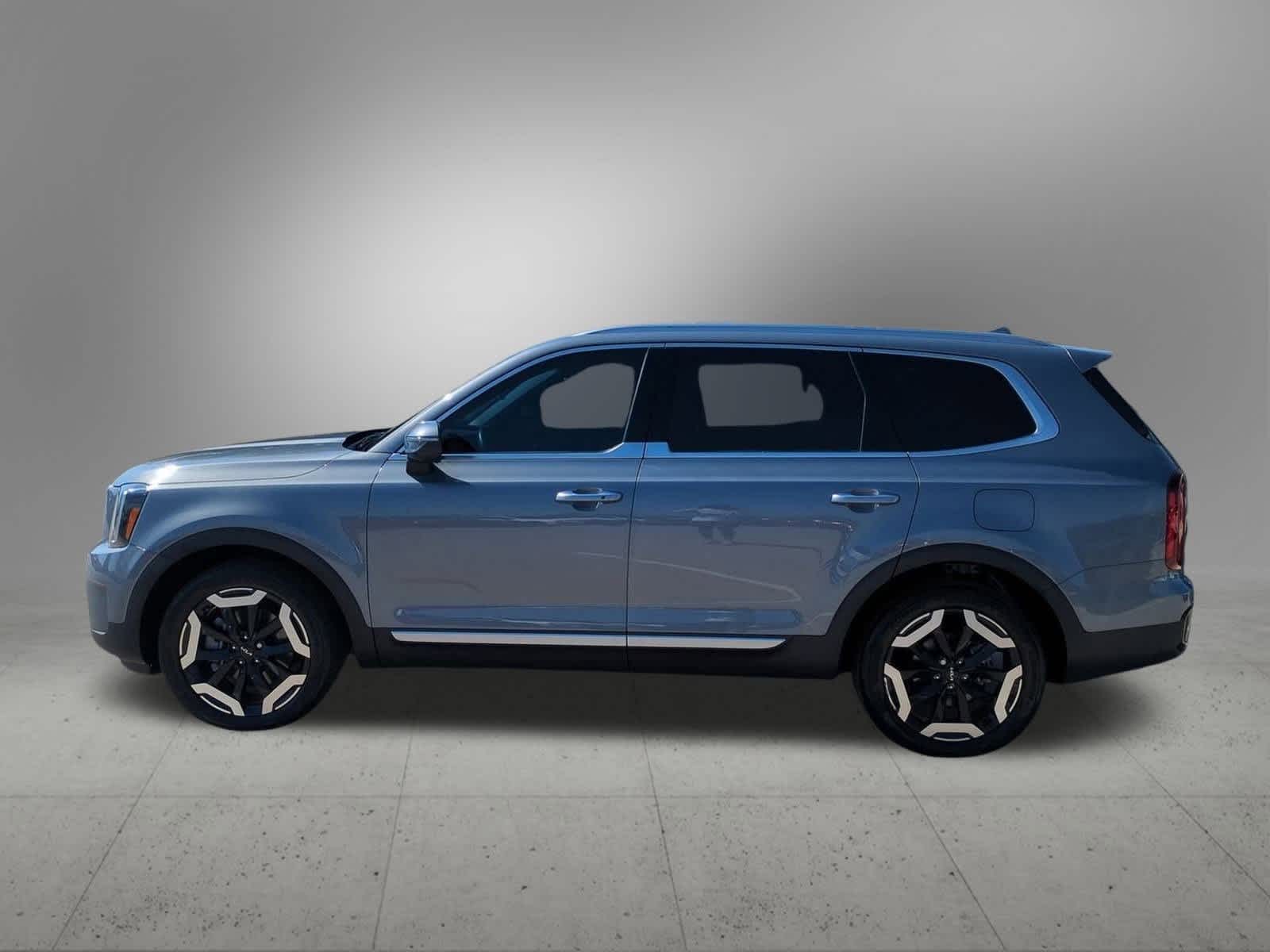 2023 Kia Telluride S photo 2