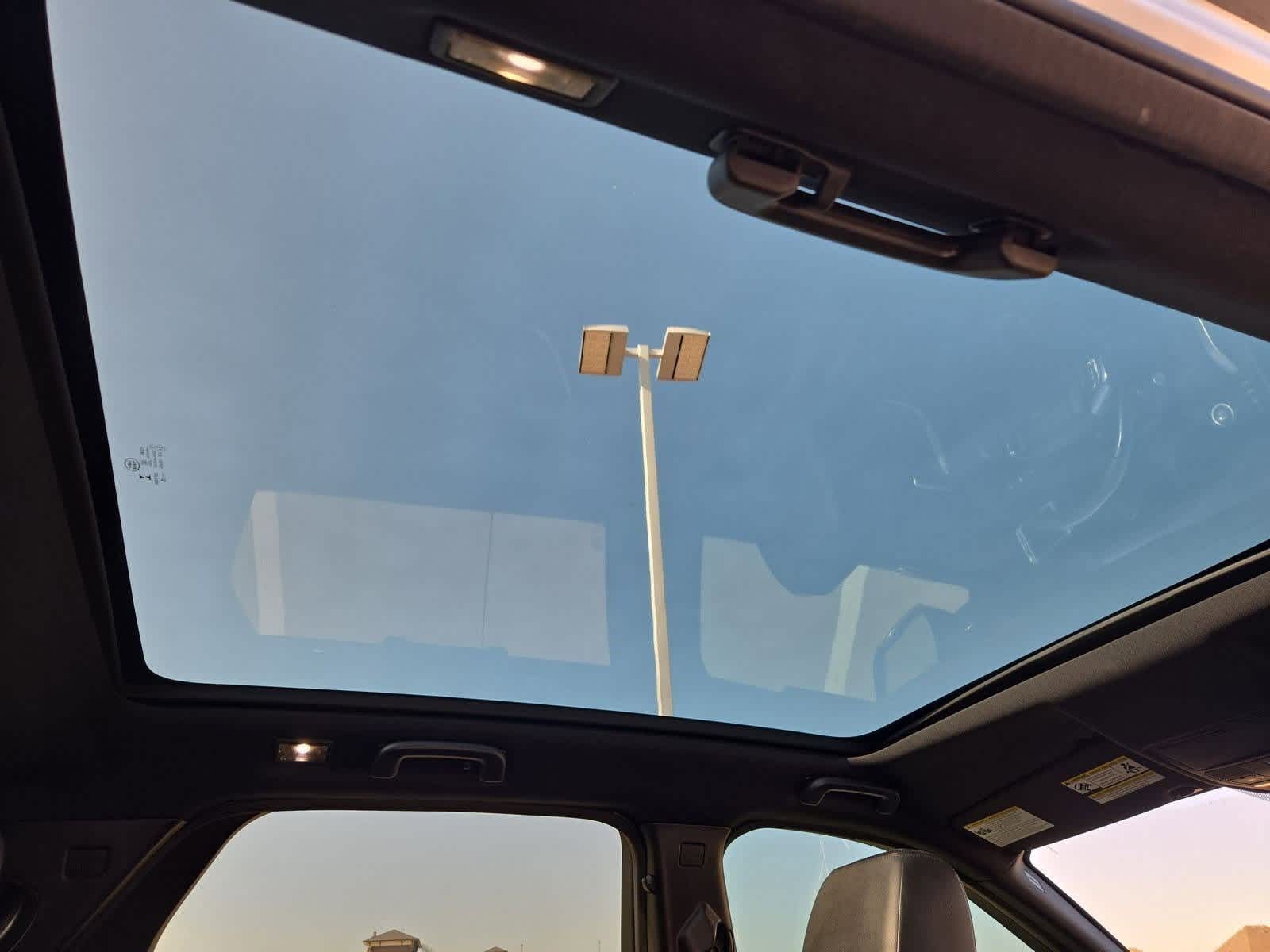 Thumbnail: 2015 Land Rover Discovery Sport - 22