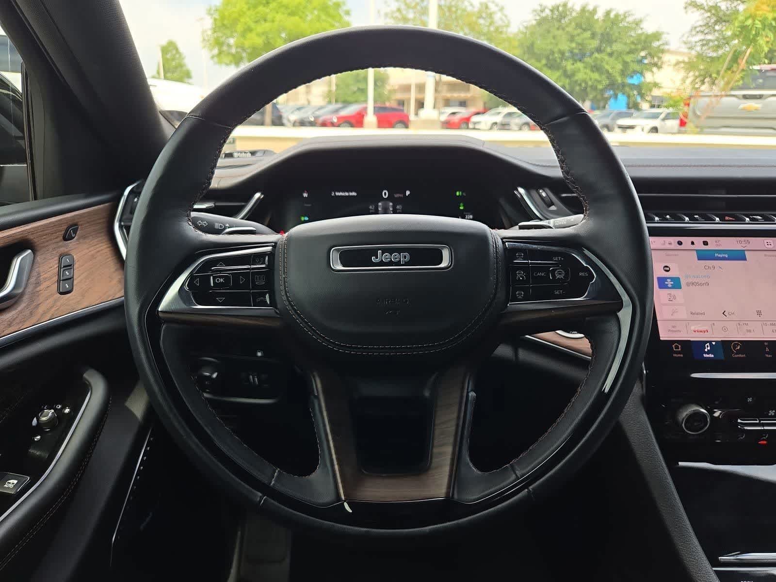 Thumbnail: 2022 Jeep Grand Cherokee - 25