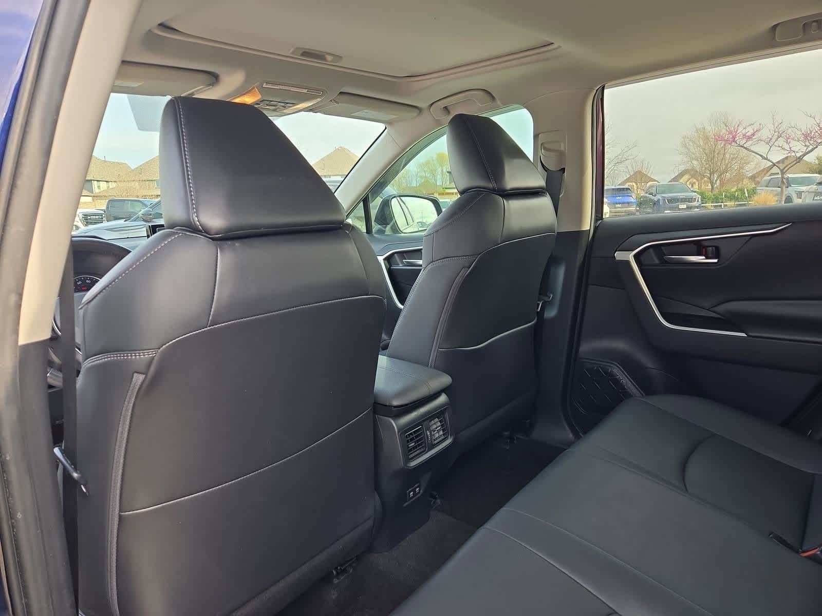 Thumbnail: 2021 Toyota RAV4 - 17