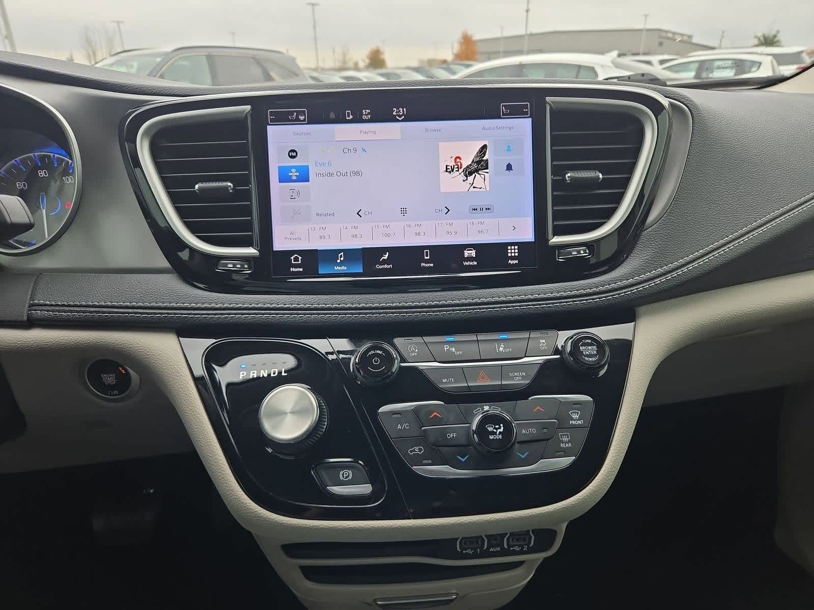 Thumbnail: 2023 Chrysler Pacifica - 27