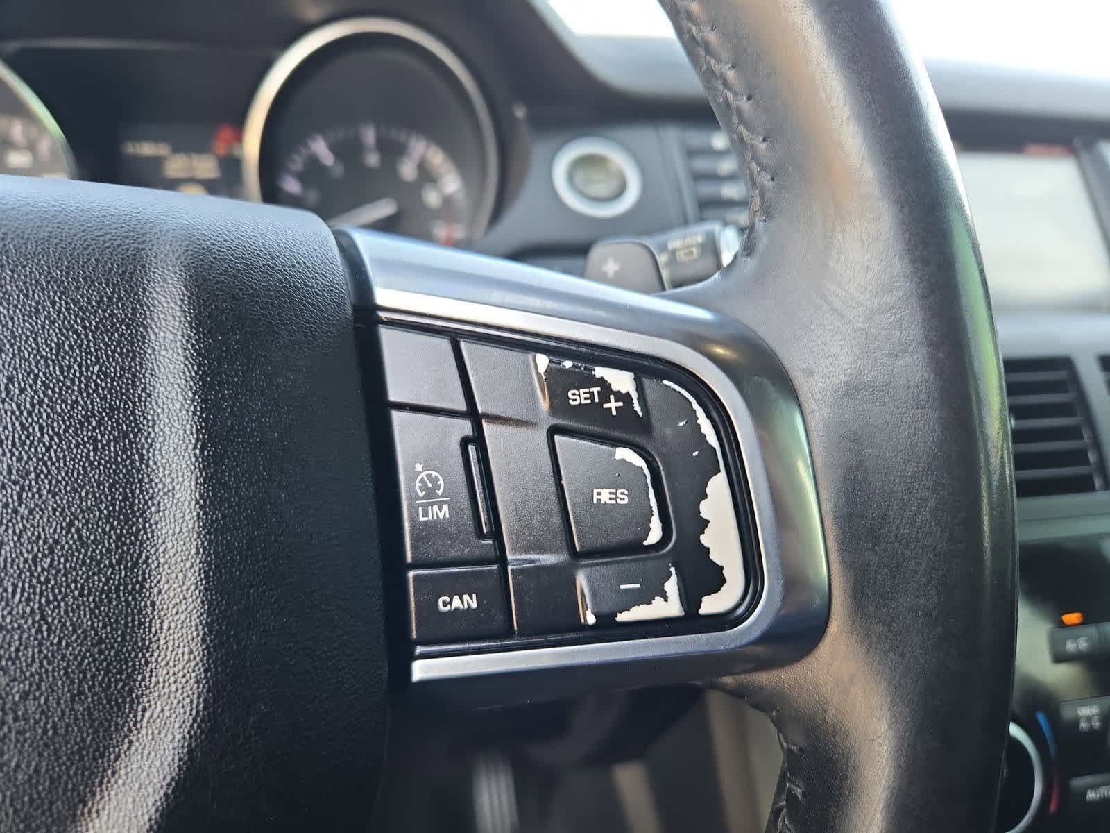 Thumbnail: 2015 Land Rover Discovery Sport - 26