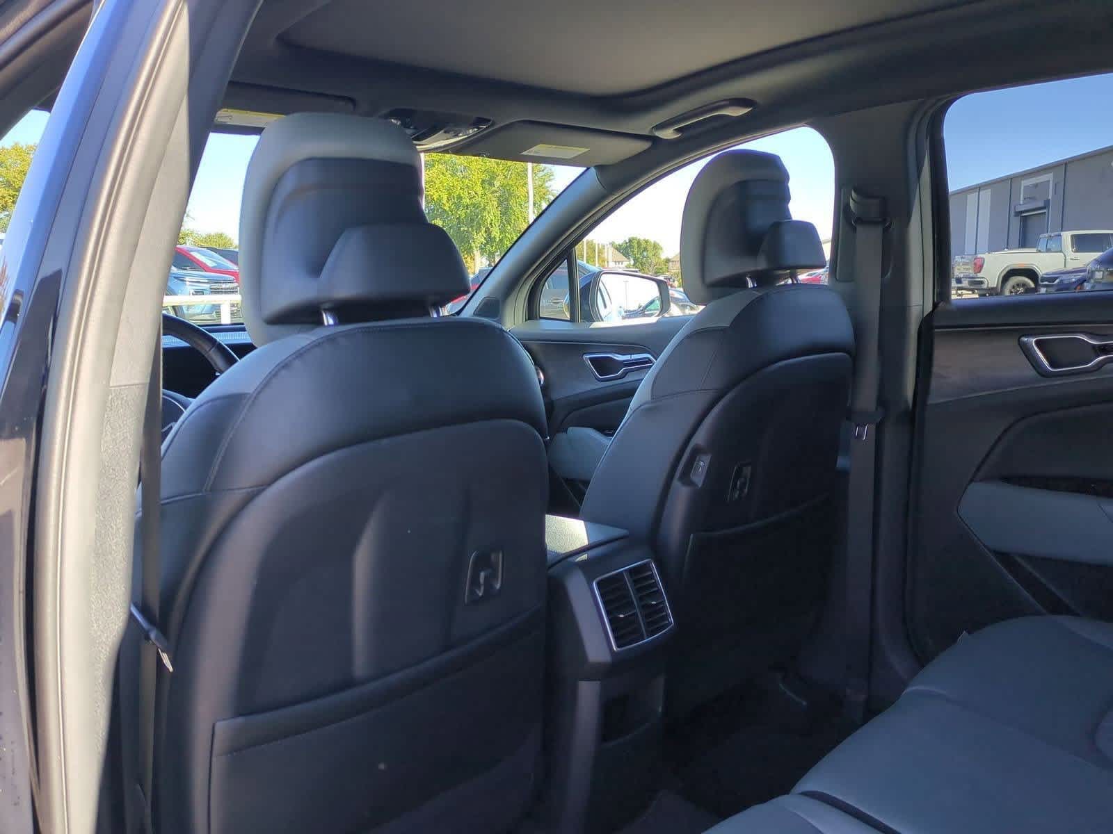 Thumbnail: 2023 Kia Sportage - 17