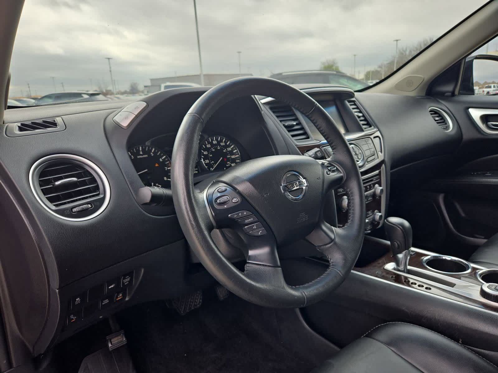 Thumbnail: 2015 Nissan Pathfinder - 2