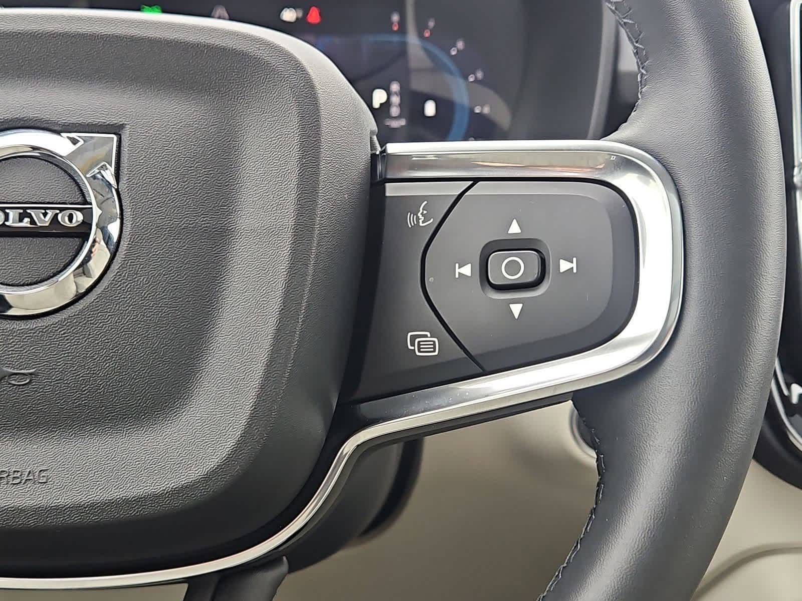 Thumbnail: 2024 Volvo XC40 - 26