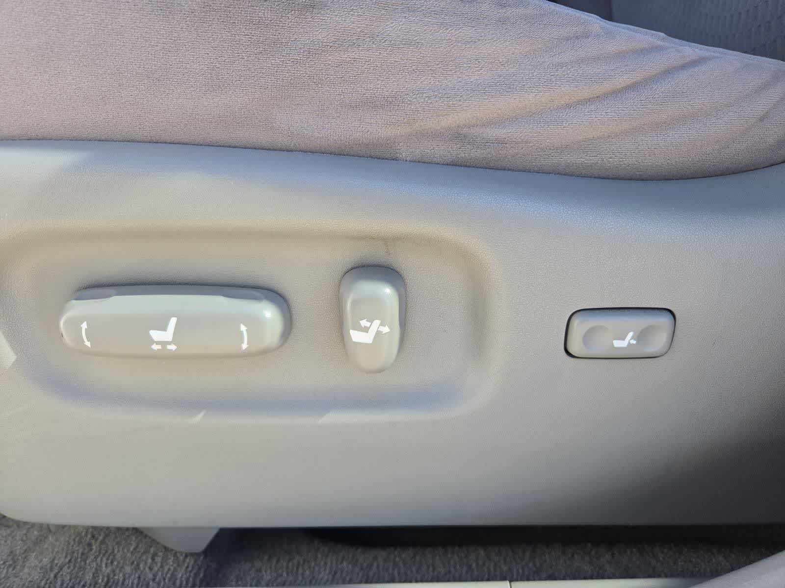 Thumbnail: 2009 Toyota Highlander - 16