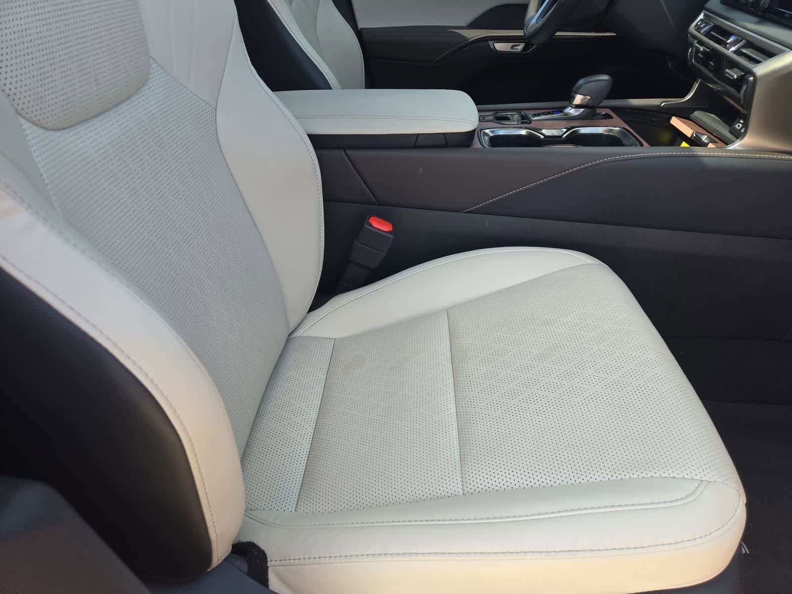 Thumbnail: 2023 Lexus RX - 21