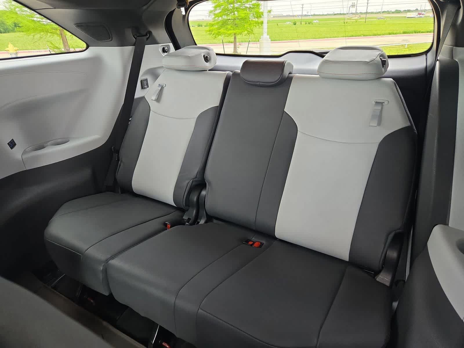Thumbnail: 2022 Toyota Sienna - 38