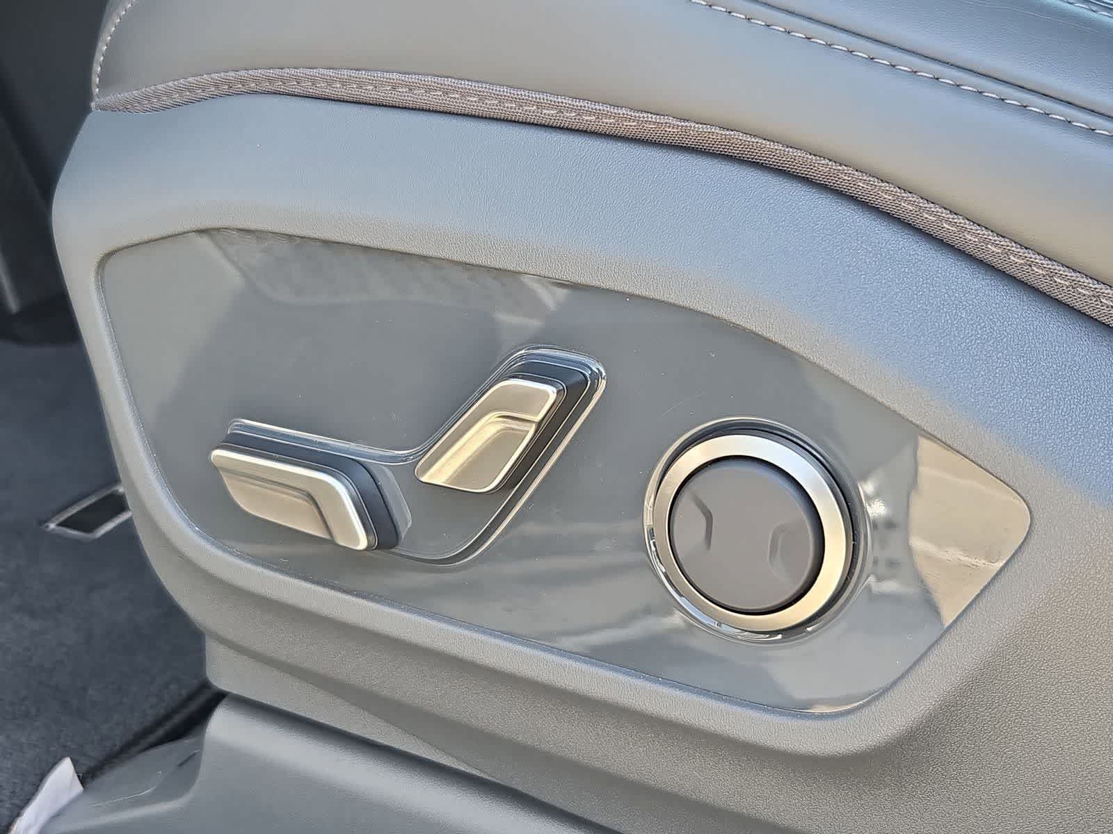 Thumbnail: 2024 Kia EV9 - 15