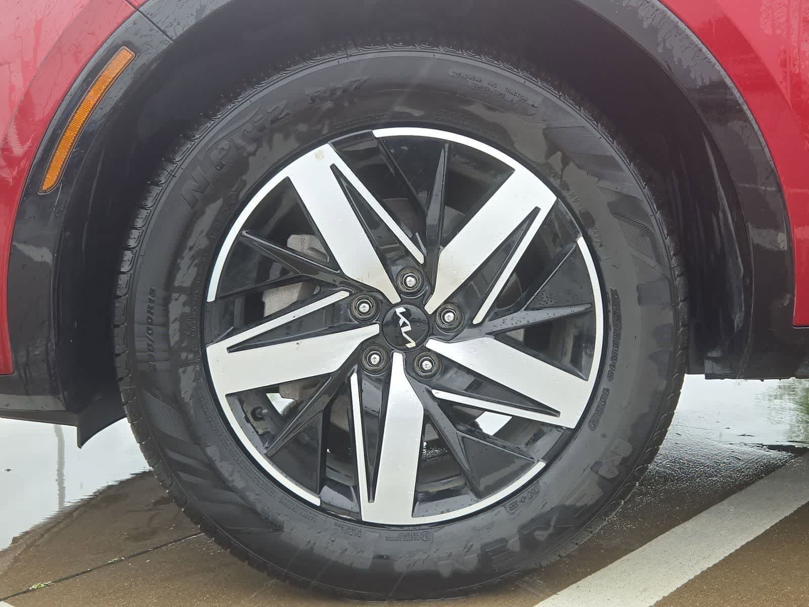 Thumbnail: 2023 Kia Sorento - 12