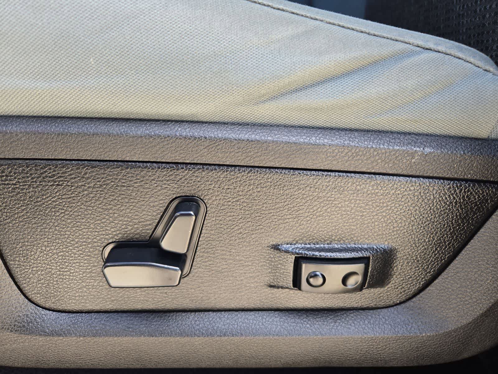 Thumbnail: 2019 RAM 1500 Classic - 16