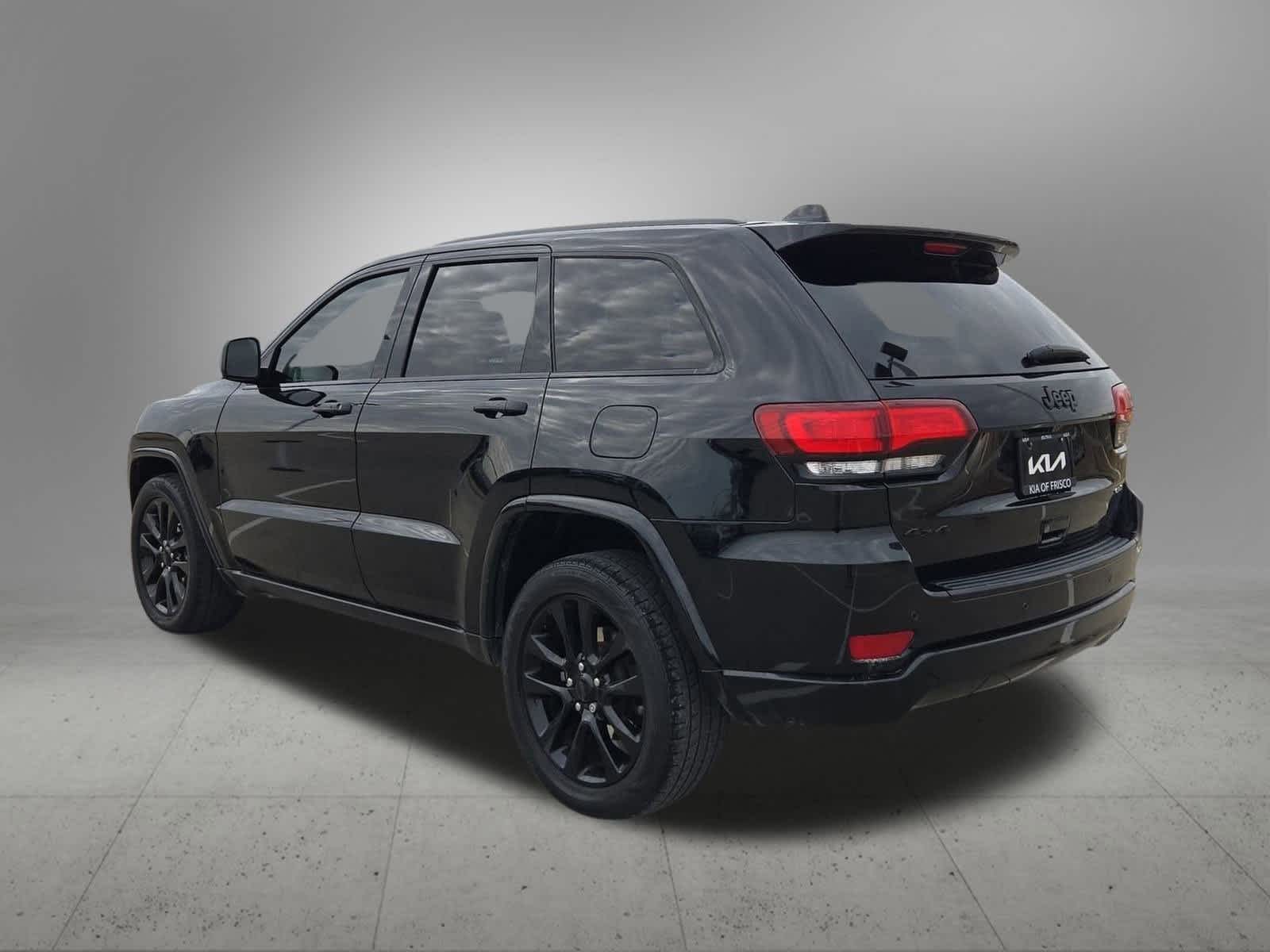 Thumbnail: 2017 Jeep Grand Cherokee - 4
