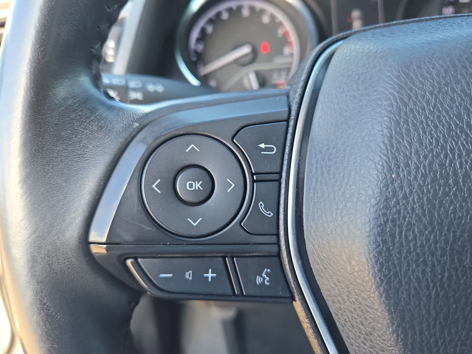 Thumbnail: 2020 Toyota Camry - 21