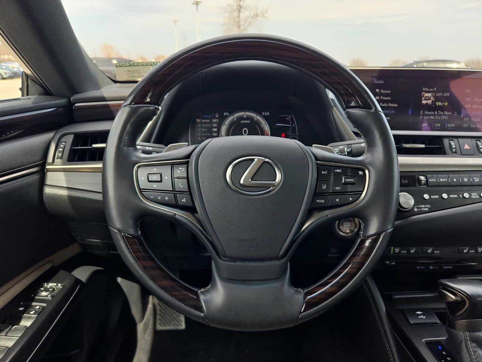 Thumbnail: 2021 Lexus ES - 22