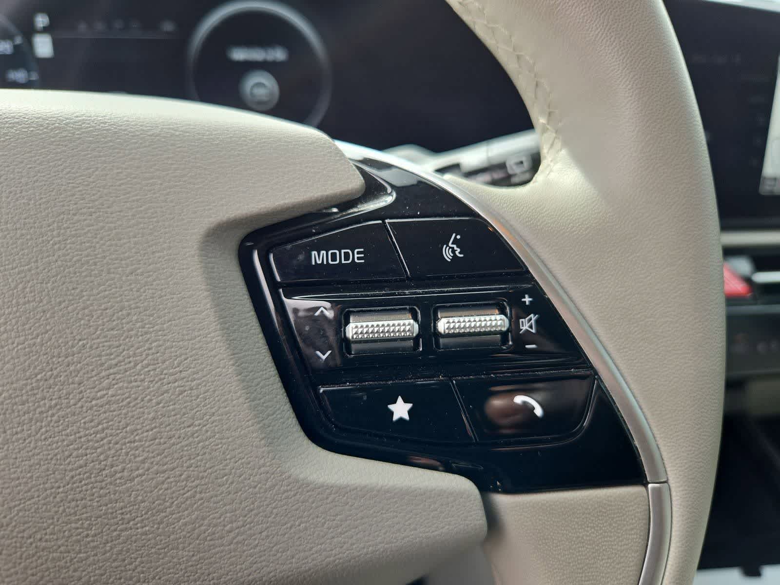 Thumbnail: 2023 Kia Niro - 22