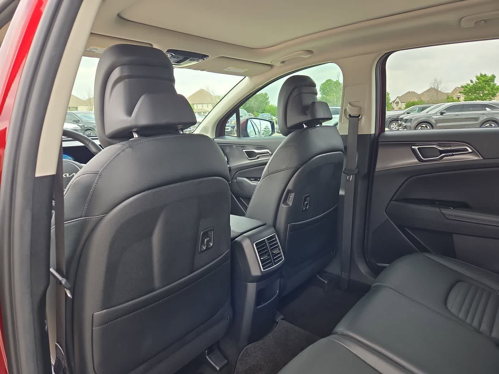 Thumbnail: 2023 Kia Sportage - 16