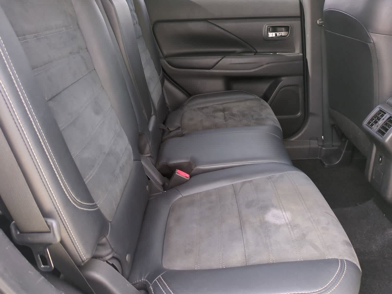 Thumbnail: 2019 Mitsubishi Outlander - 21