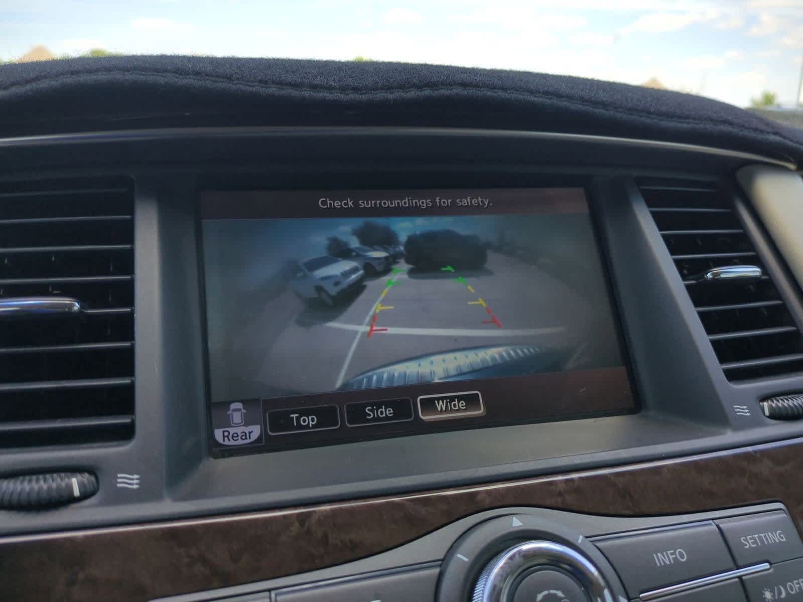 Thumbnail: 2011 INFINITI QX56 - 31