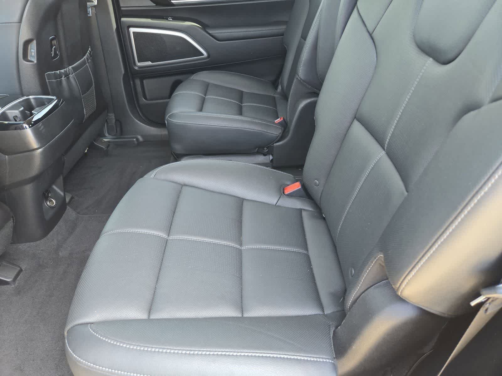 Thumbnail: 2023 Kia Telluride - 18