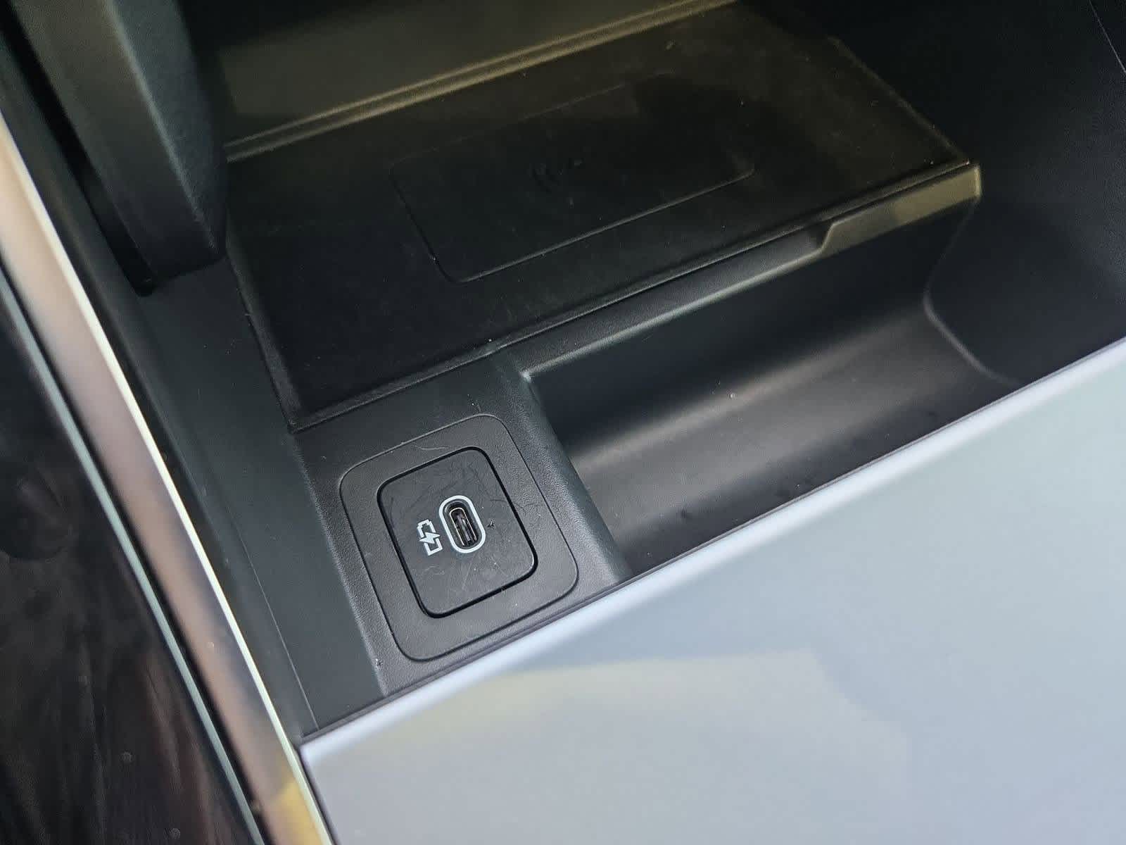 Thumbnail: 2025 Land Rover Range Rover Evoque - 32