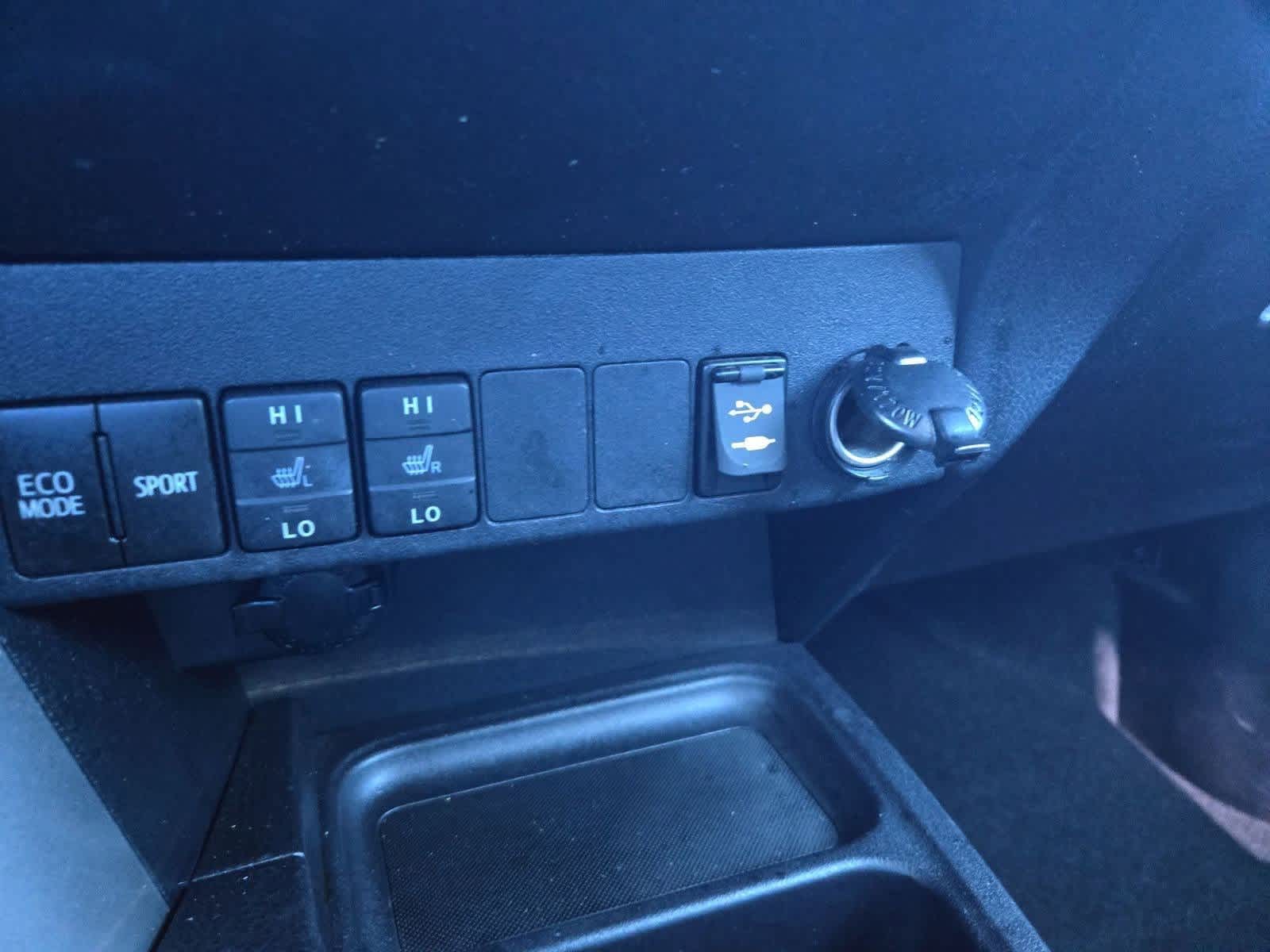 Thumbnail: 2018 Toyota RAV4 - 32