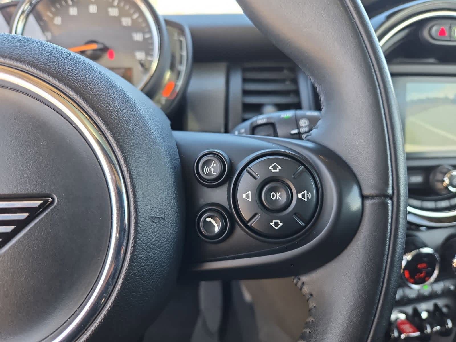 Thumbnail: 2020 MINI Cooper Hardtop - 24