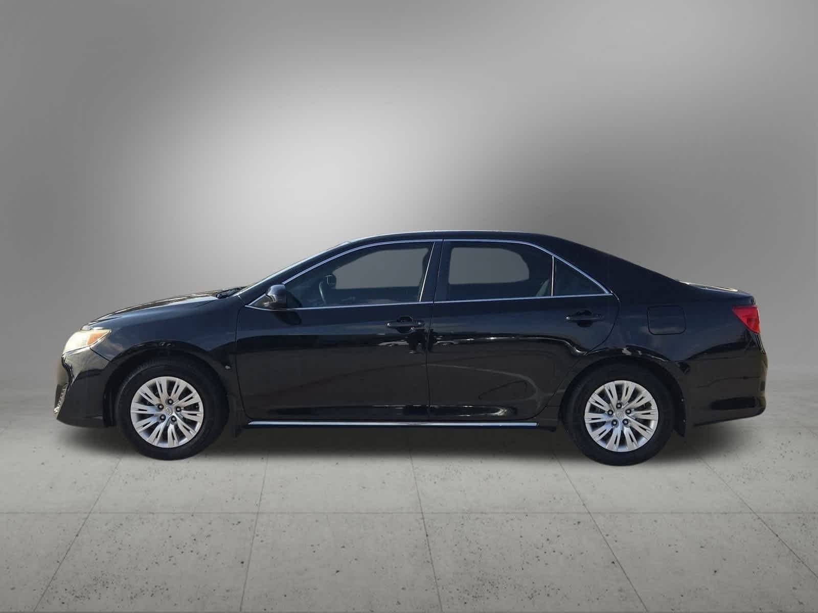 2013 Toyota Camry LE photo 3