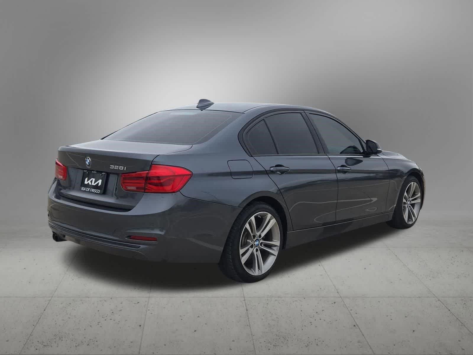 Thumbnail: 2016 BMW 3 Series - 6