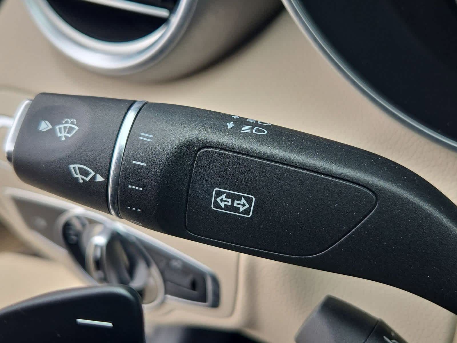 Thumbnail: 2015 Mercedes-Benz C-Class - 27