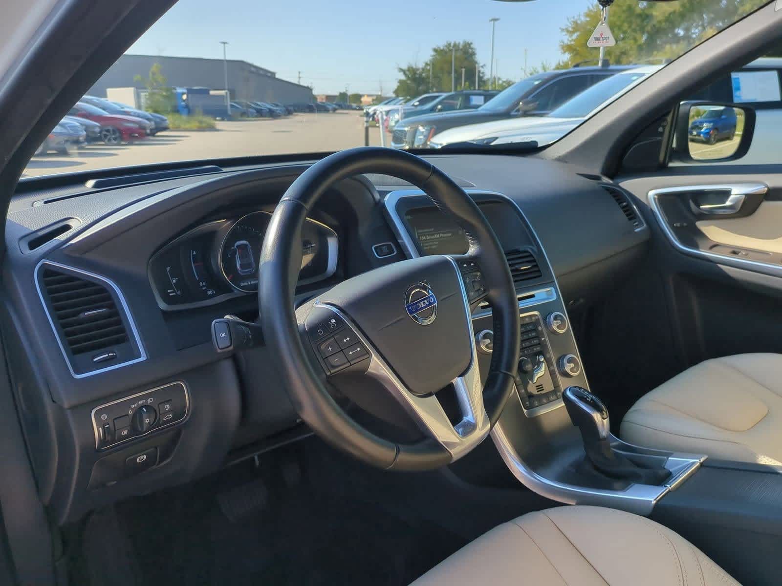 Thumbnail: 2016 Volvo XC60 - 2