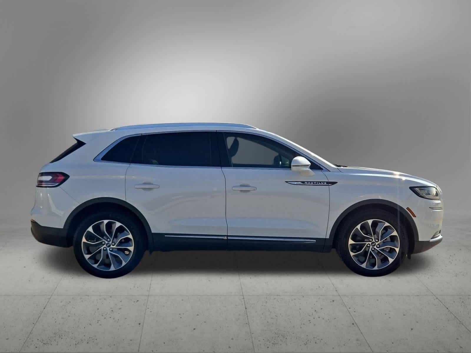 Thumbnail: 2022 Lincoln Nautilus - 7