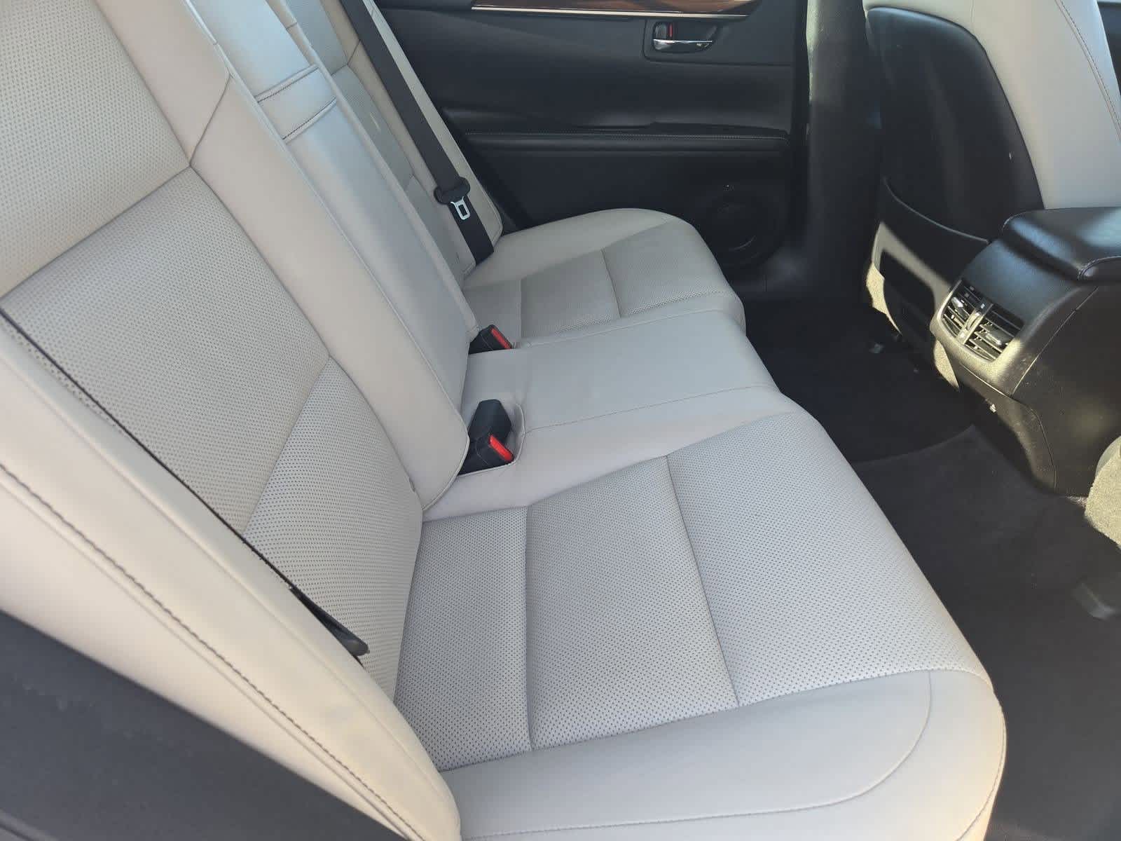 Thumbnail: 2013 Lexus ES - 20