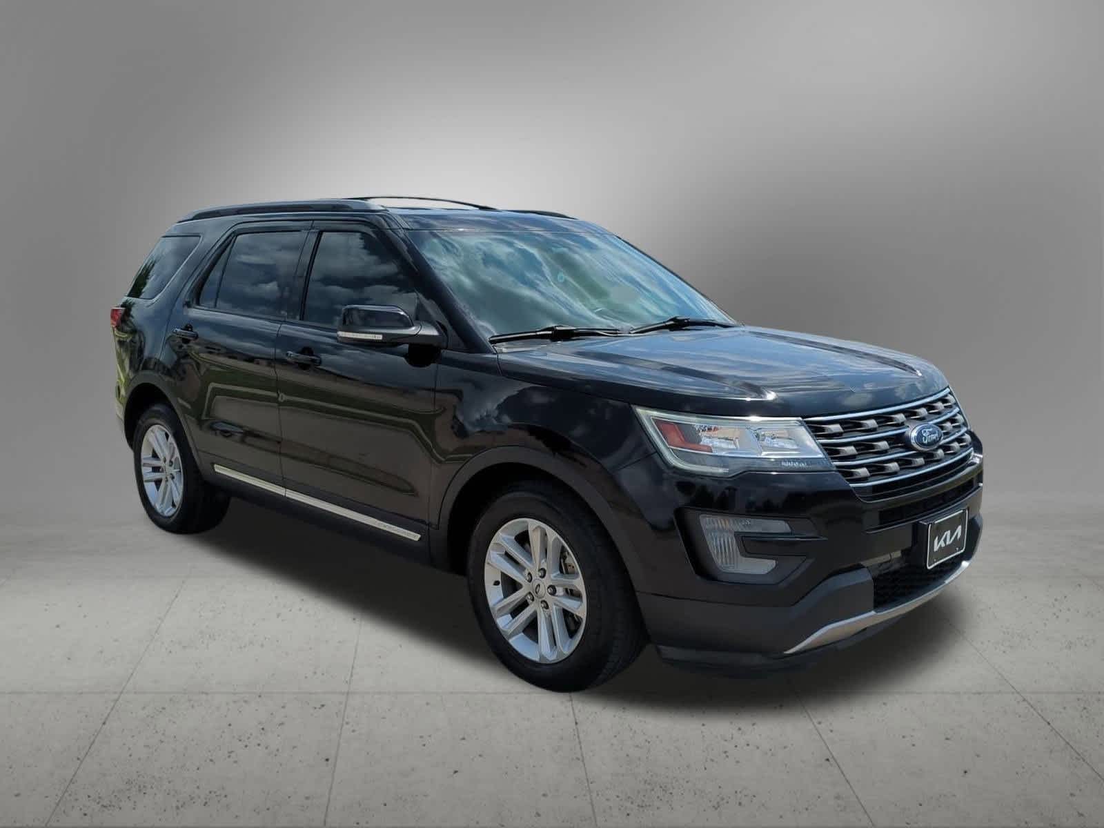 Thumbnail: 2017 Ford Explorer - 8