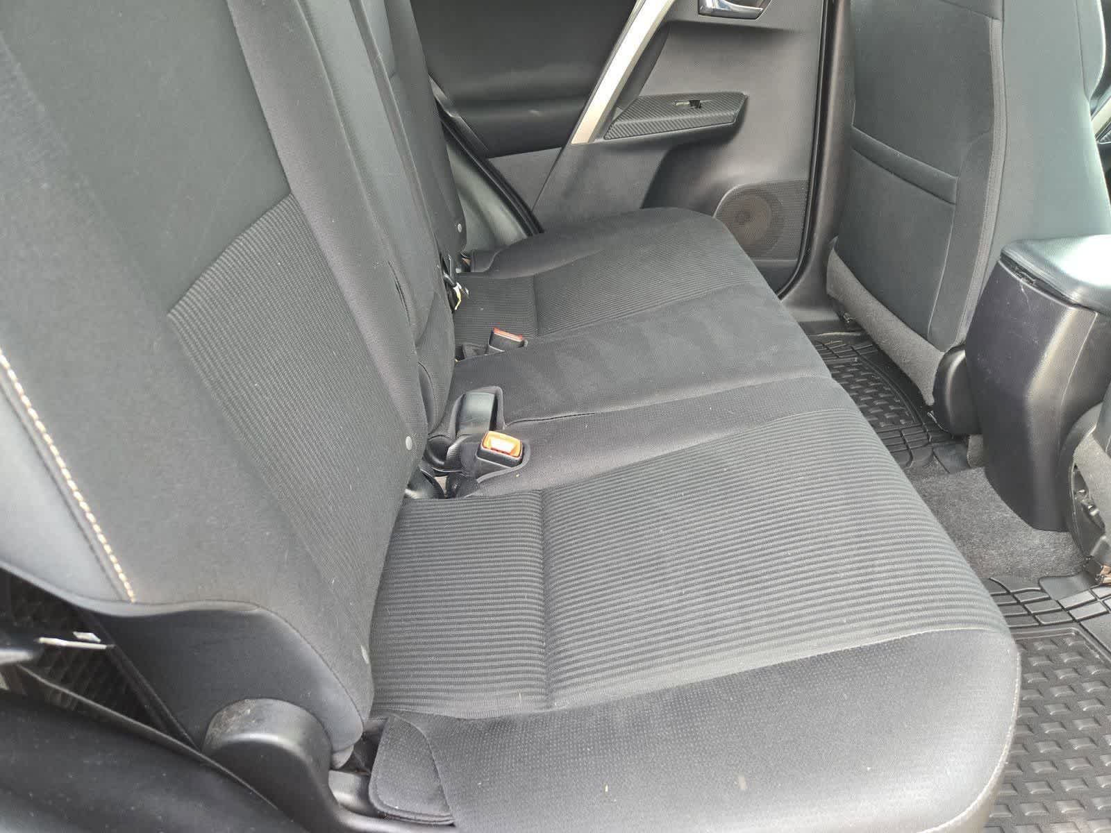 Thumbnail: 2015 Toyota RAV4 - 20