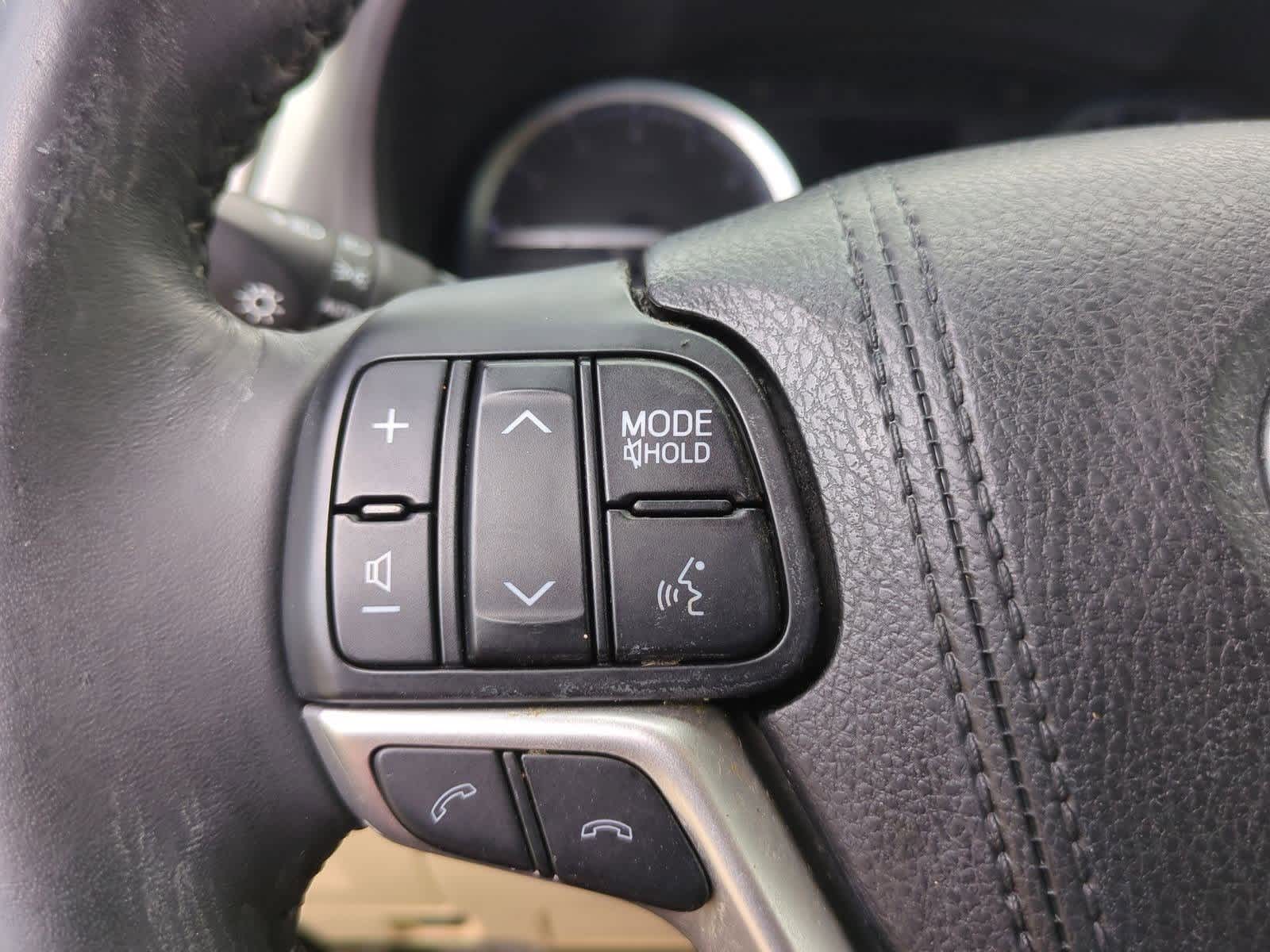 Thumbnail: 2017 Toyota Highlander - 25