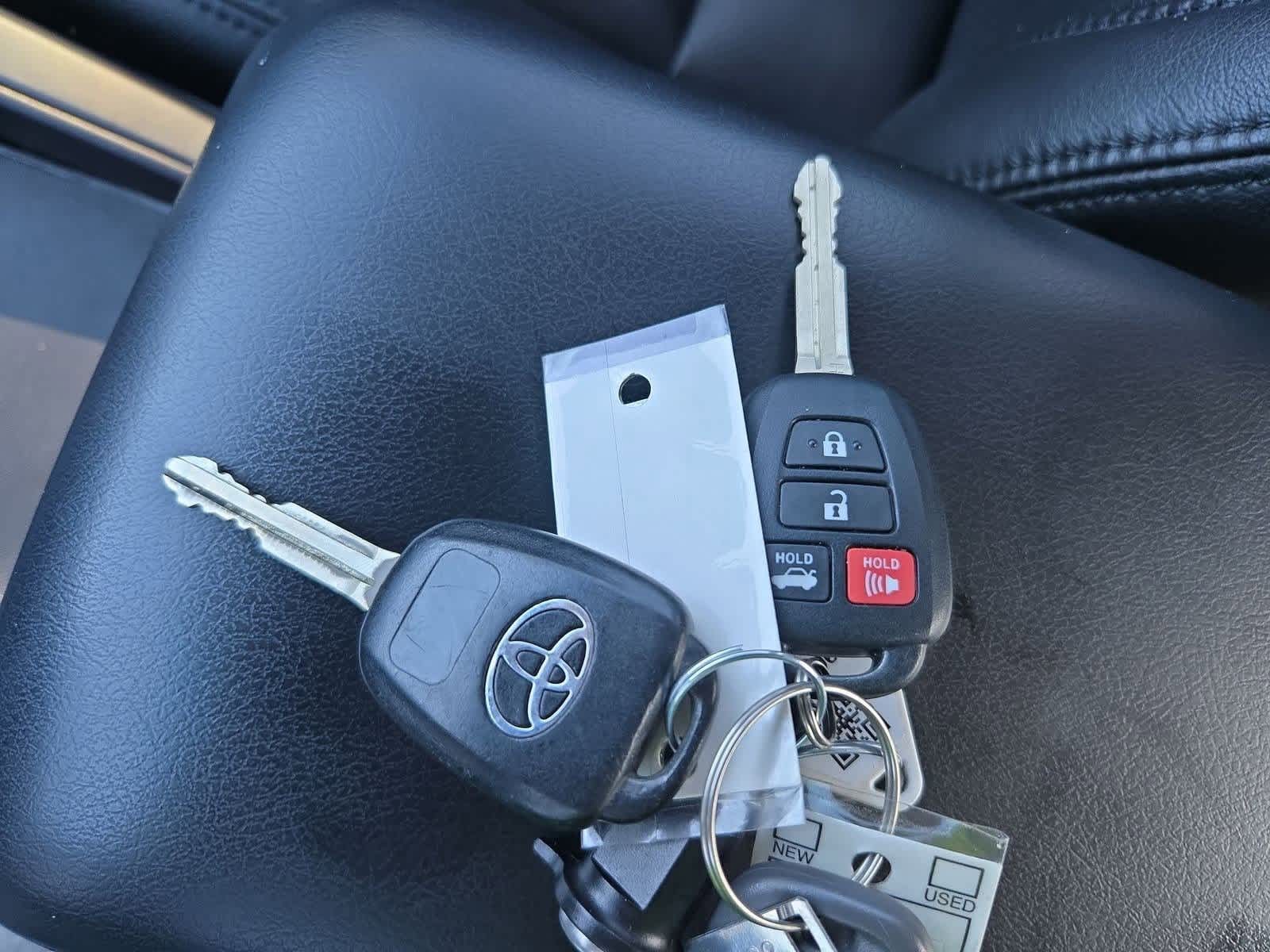 Thumbnail: 2017 Toyota Camry - 32