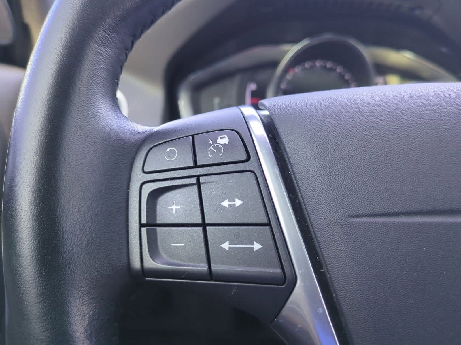 Thumbnail: 2016 Volvo XC60 - 23