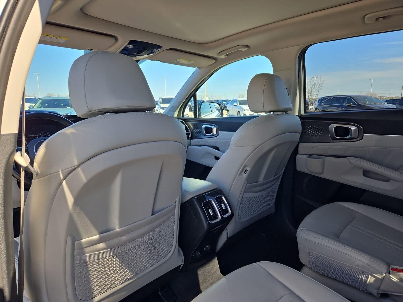 Thumbnail: 2021 Kia Sorento - 16