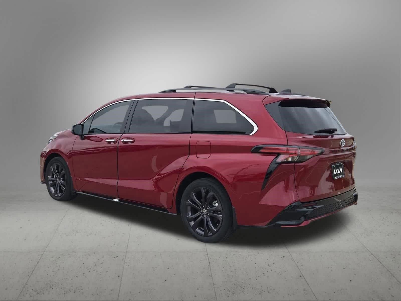 Thumbnail: 2022 Toyota Sienna - 4