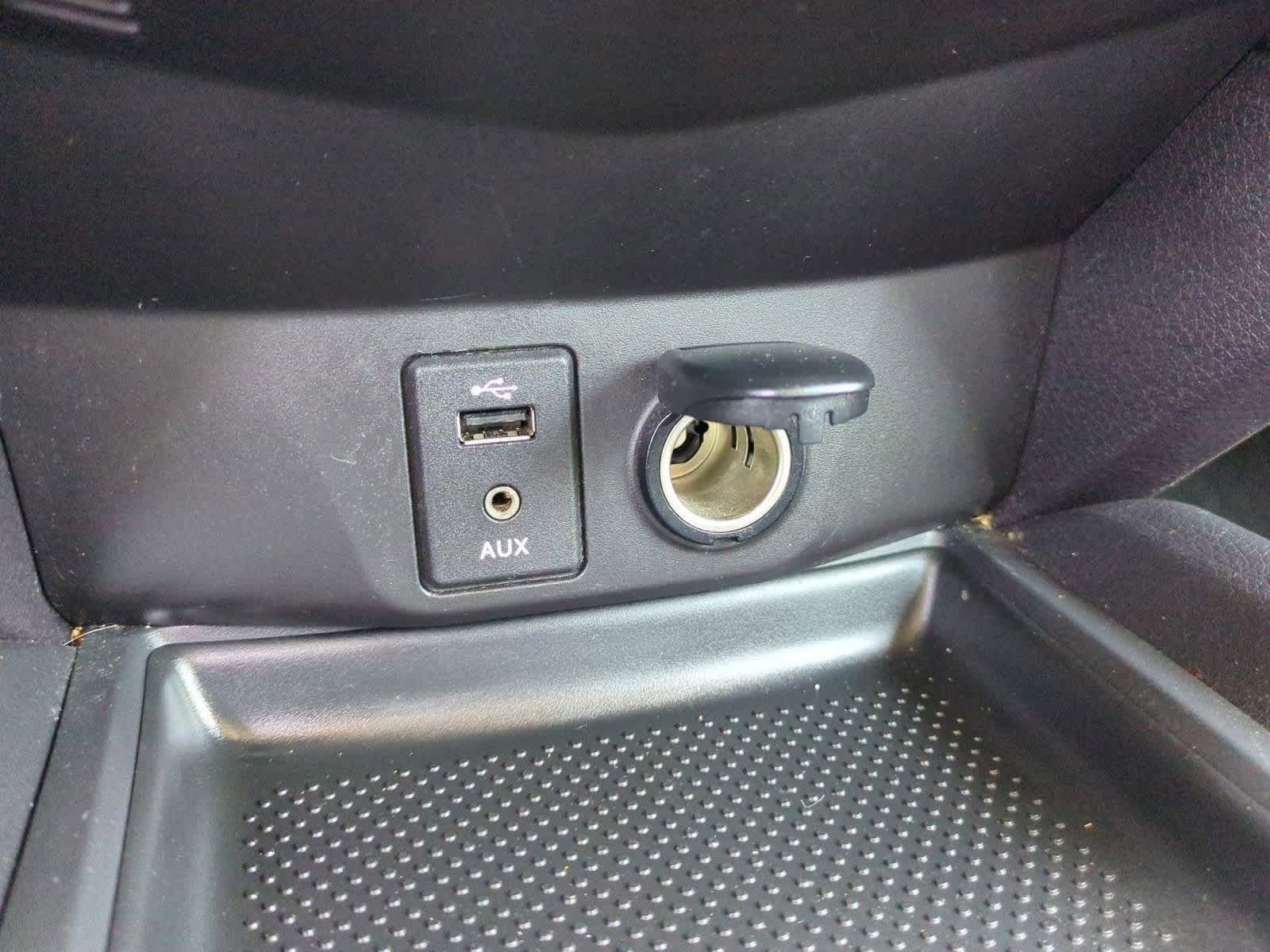 2016 Nissan Rogue SL 32
